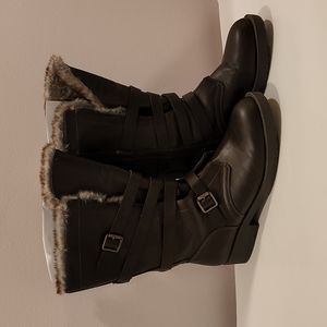 Women's SO Grass Memory Foam Brown Boots with Faux Fur